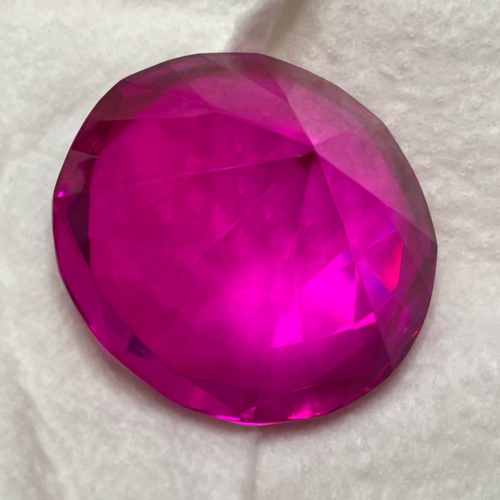 Large fuchsia hot pink diamond shaped crystal paperweight - Picture 3 of 5